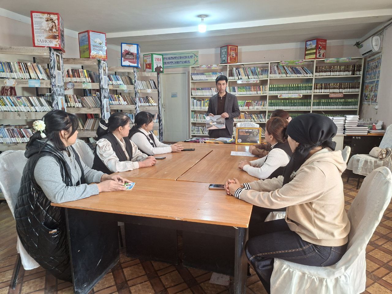 "Onlayn firibgarlikdan saqlaning" mavzusida davra suhbati